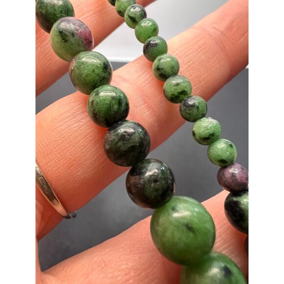 Ruby in zoisite graduated necklace with sterling silver clasp - Picture 10 of 11